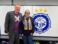 Aki Riihilahti ja Annika Moisanen sekä HJK:n logo.